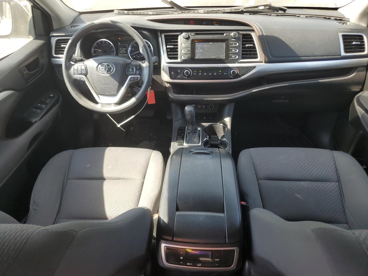 5TDBZRFH0HS479383 2017 Toyota Highlander Le