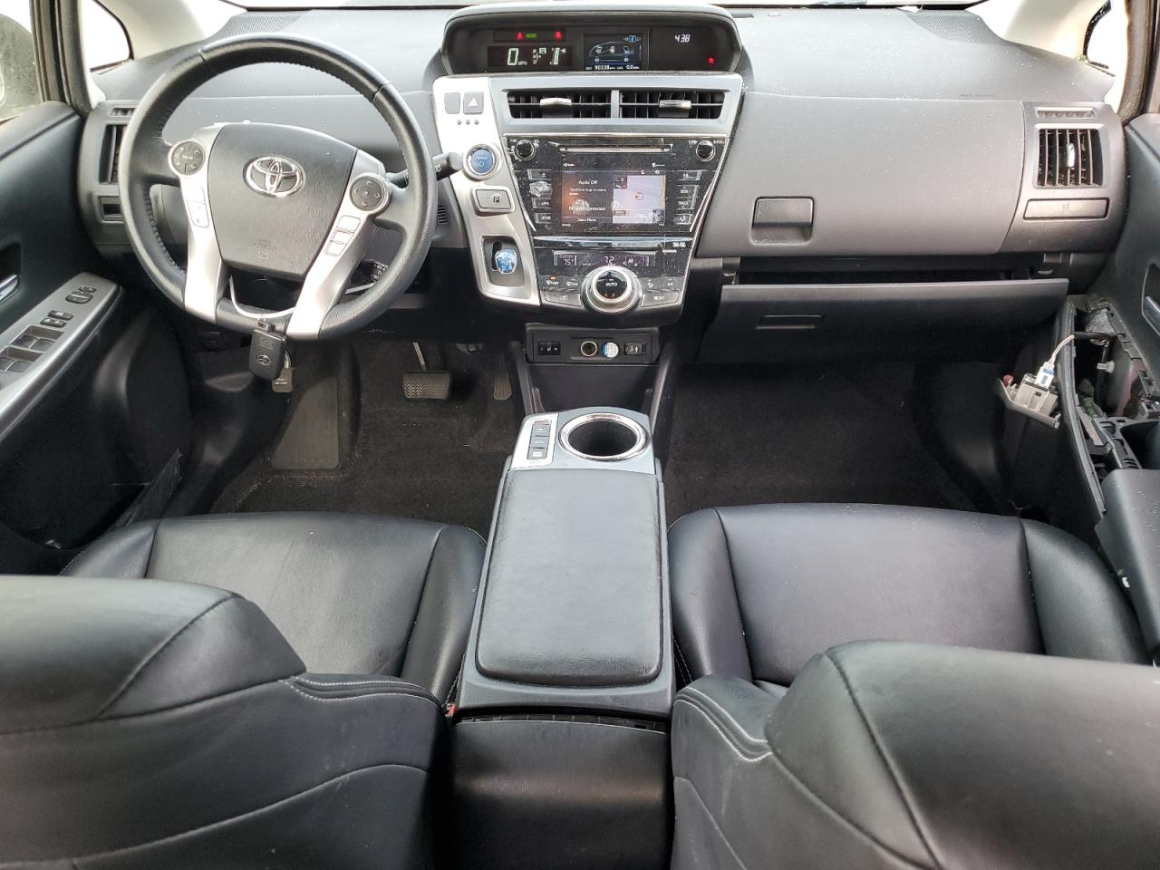 JTDZN3EU8HJ057476 2017 Toyota Prius V