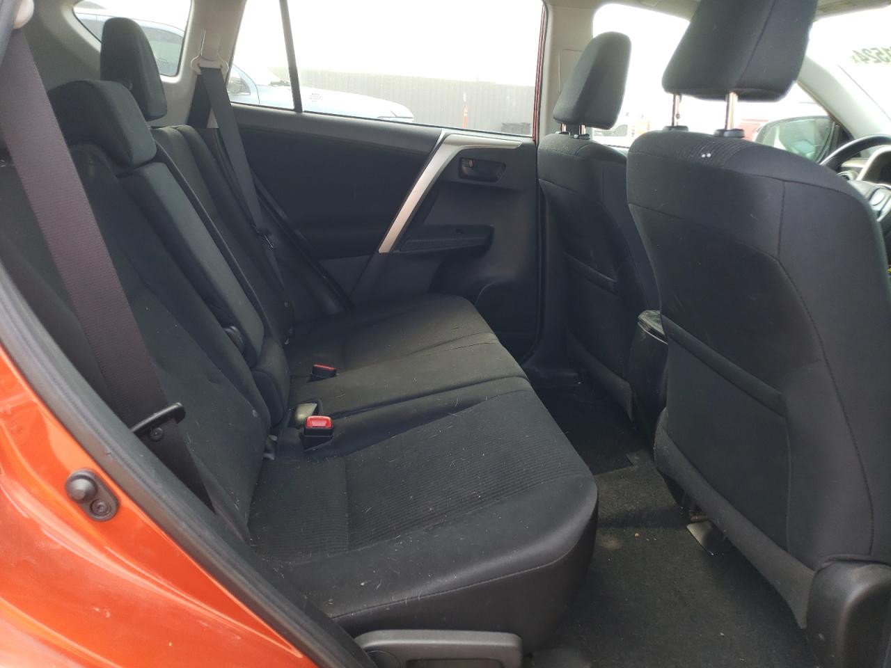 2T3BFREV7FW305483 2015 Toyota Rav4 Le