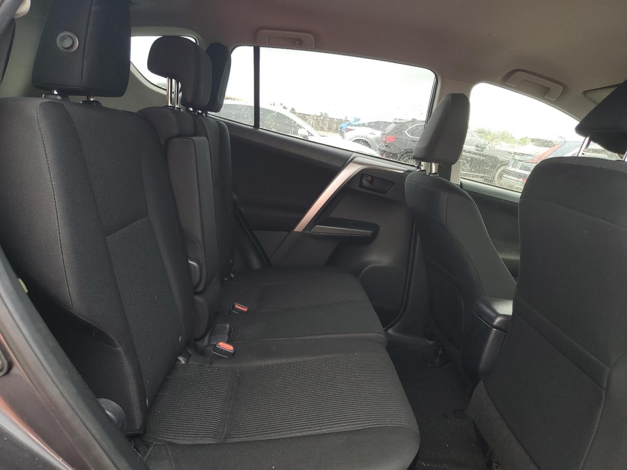 JTMZFREV2HJ111637 2017 Toyota Rav4 Le