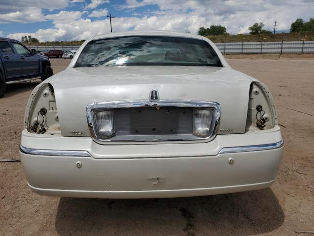 2004 Lincoln Town Car Ultimate VIN: 1LNHM83W94Y639888 Lot: 61472324