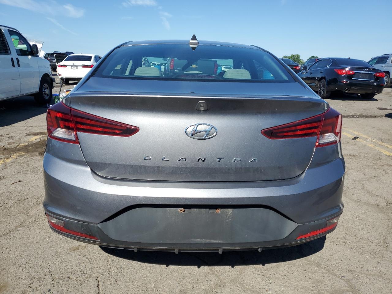 2019 Hyundai Elantra Sel vin: 5NPD84LF2KH429356