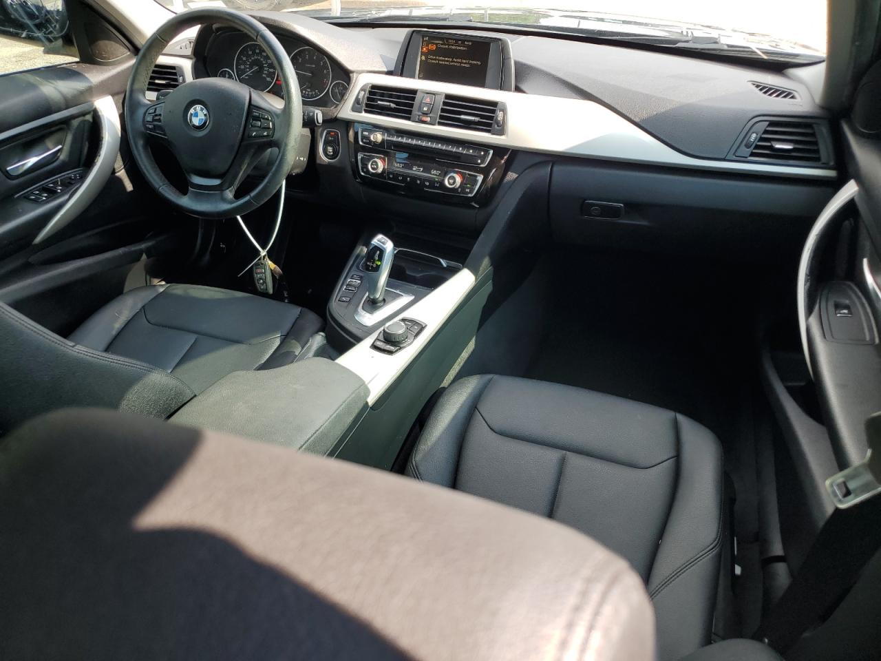 WBA8E1G5XGNU10276 2016 BMW 320 I