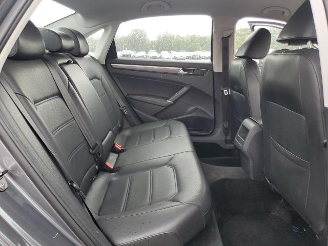2017 VOLKSWAGEN PASSAT R-L - 1VWDT7A31HC069913