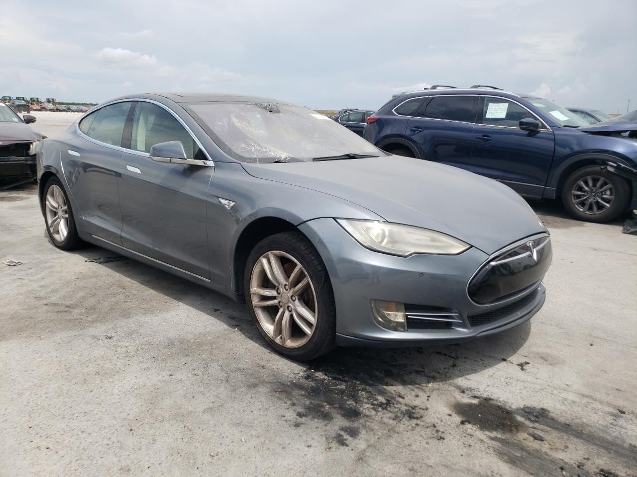 2013 Tesla Model S vin: 5YJSA1CG0DFP23150