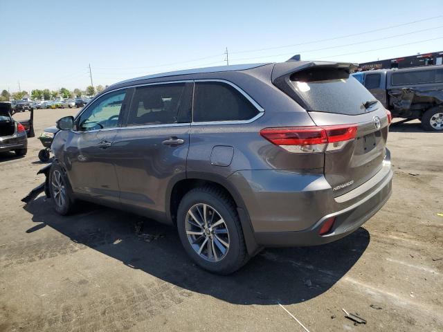 VIN 5TDJZRFHXKS581325 2019 Toyota Highlander, SE no.2