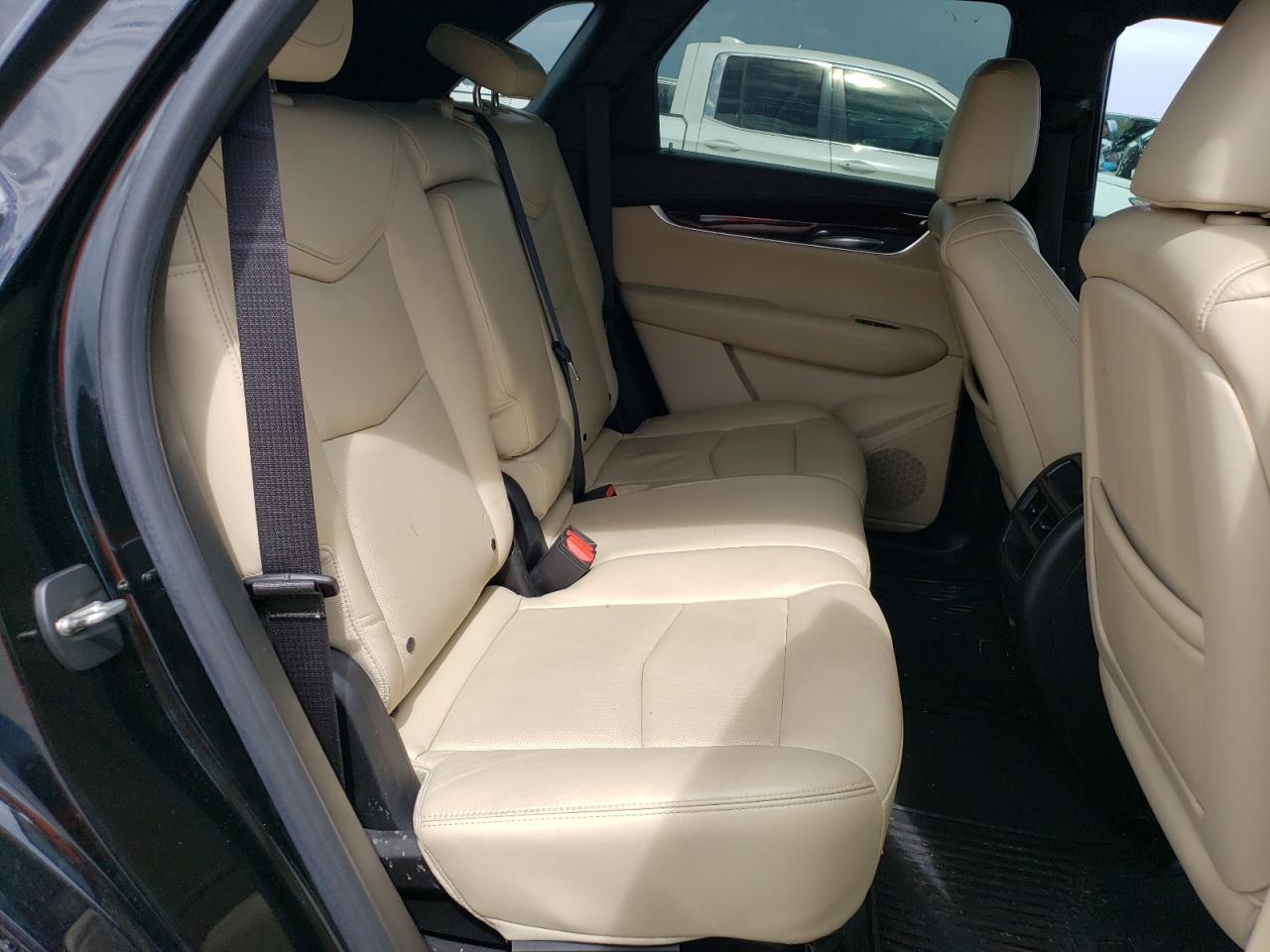 1GYKNDRS7HZ313621 2017 Cadillac Xt5 Luxury