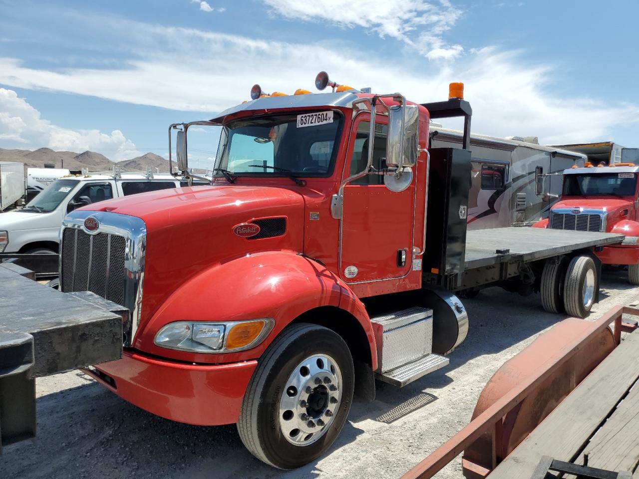 Lot #3024676697 2018 PETERBILT 337