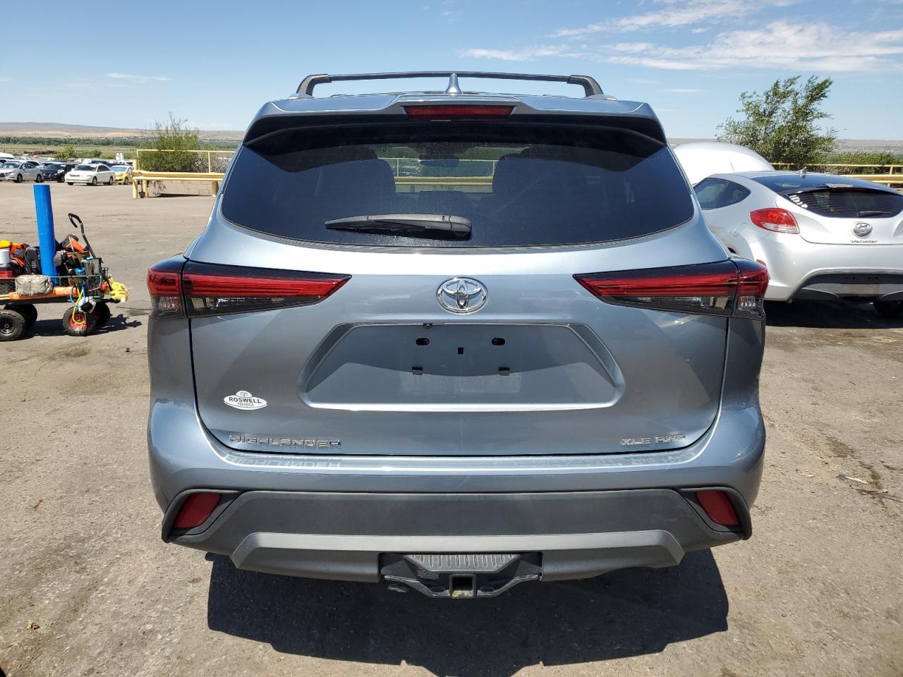 5TDHZRBH7NS195194 2022 Toyota Highlander Xle