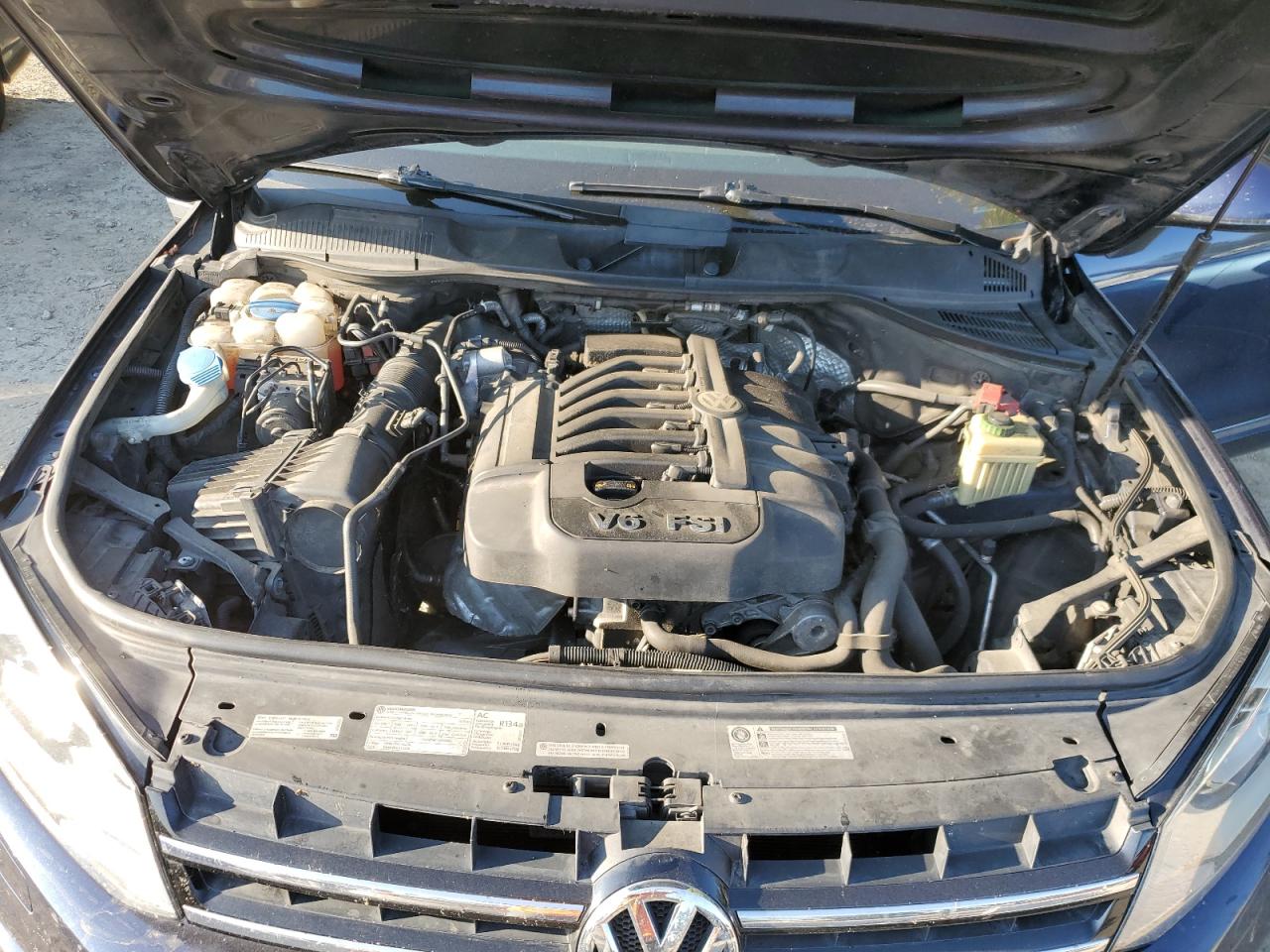 WVGEF9BP1DD004328 2013 Volkswagen Touareg V6