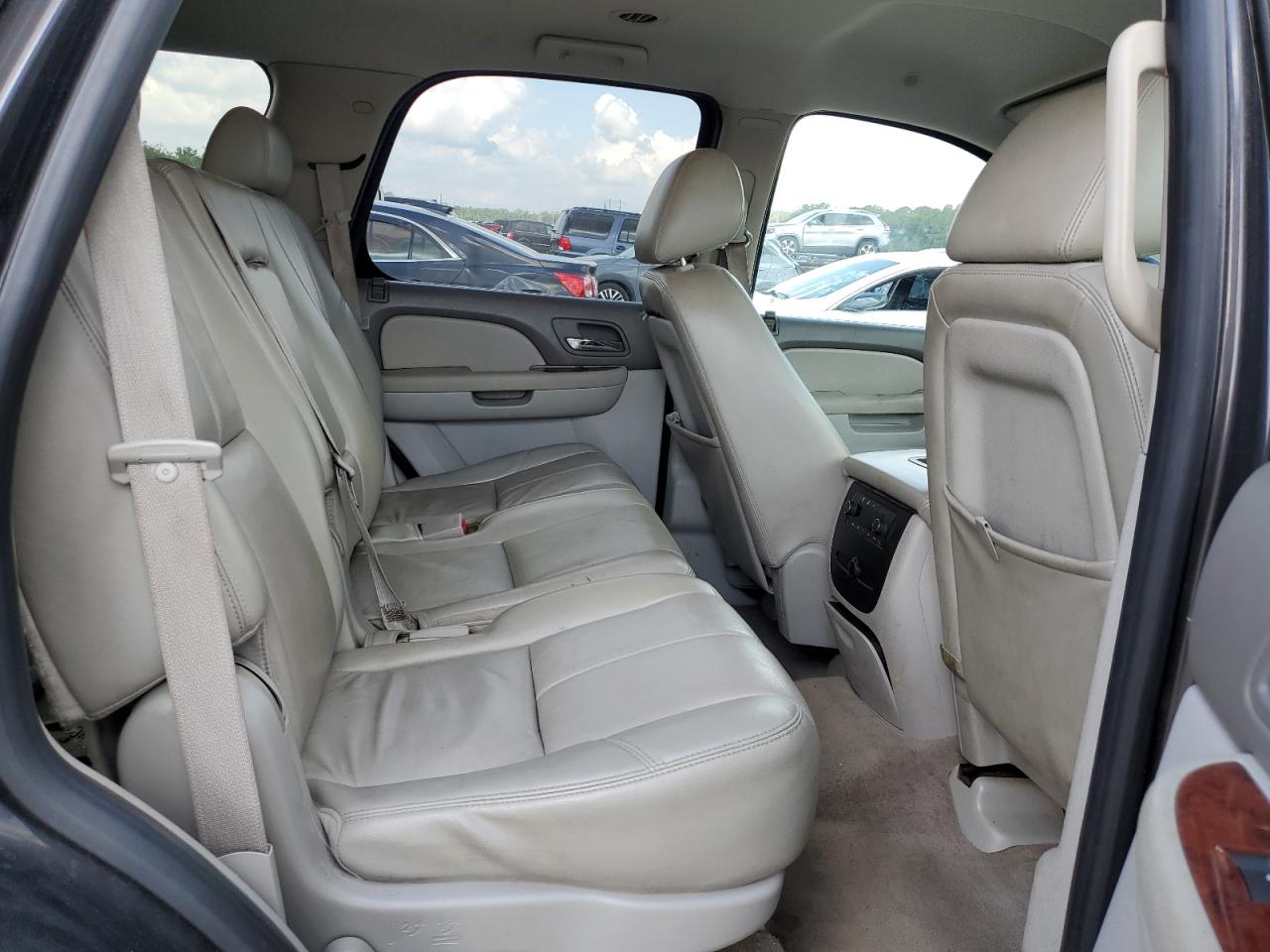 1GNMCBE37AR154412 2010 Chevrolet Tahoe C1500 Lt