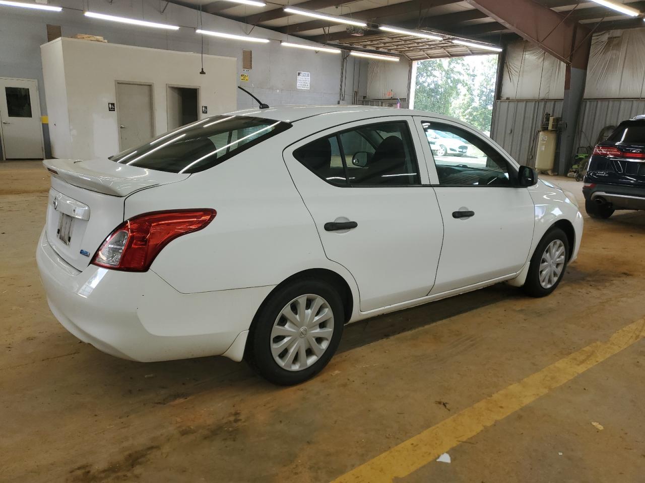 NISSAN VERSA S