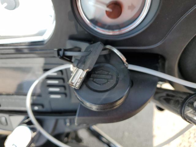 2019 HARLEY-DAVIDSON FLHX - 1HD1KBC10KB672001