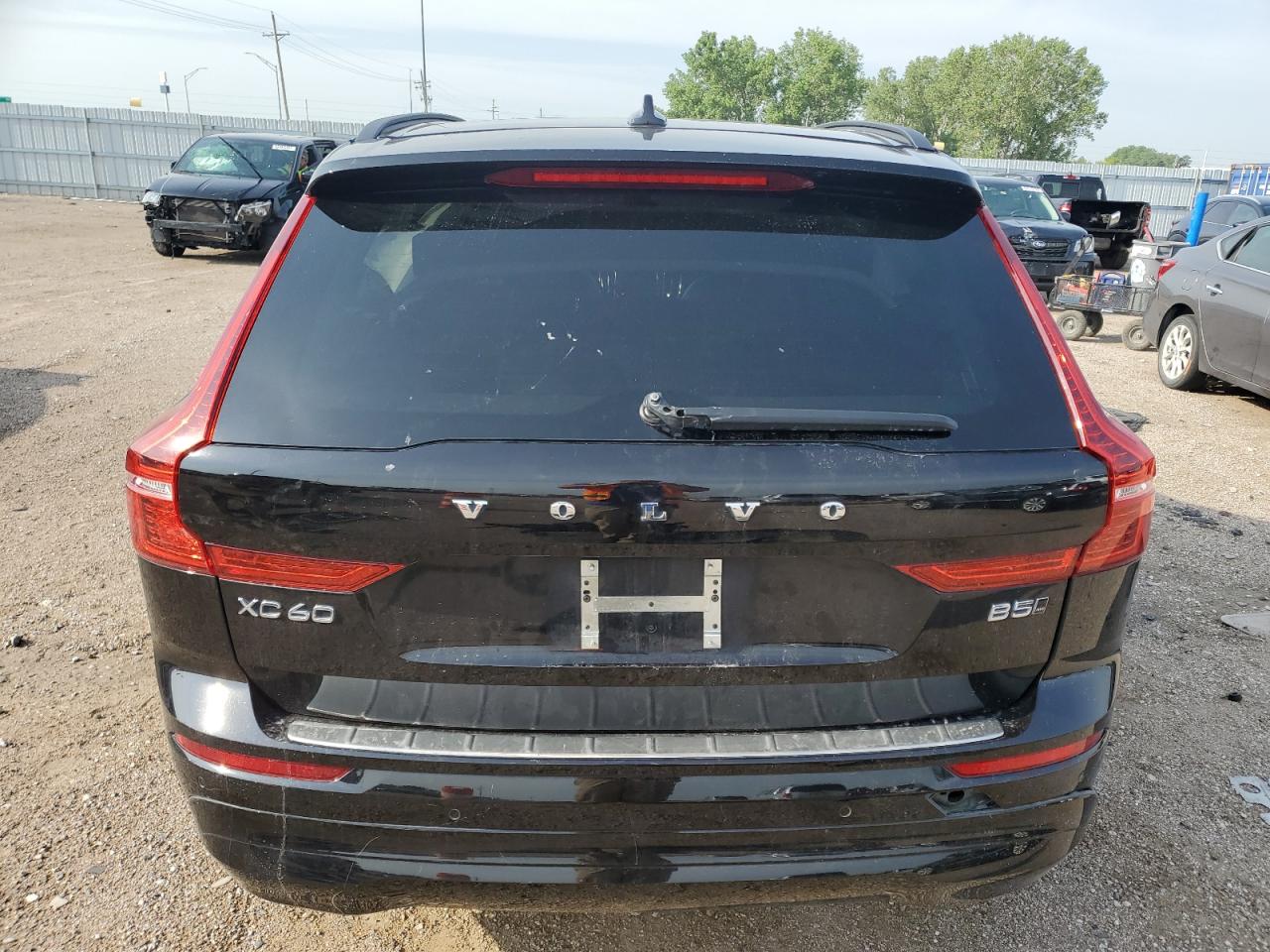 VOLVO XC60 B5 MOMENTUM