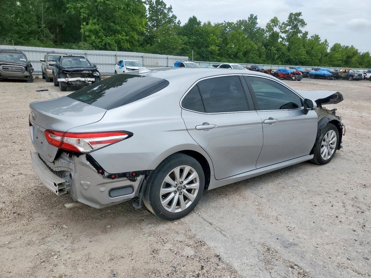 Toyota Camry le 2020