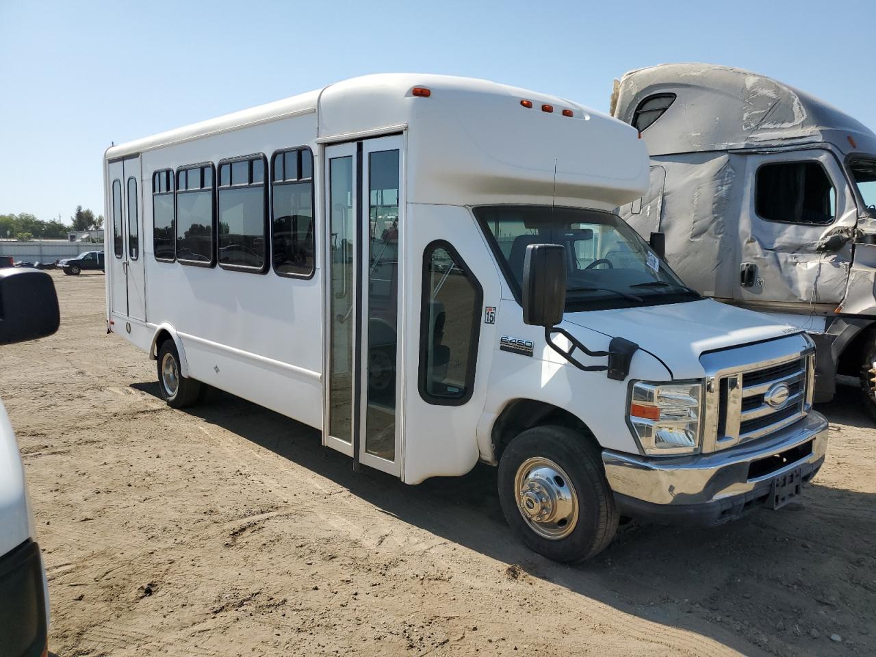 FORD ECONOLINE E450 SUPER DUTY CUTAWAY VAN