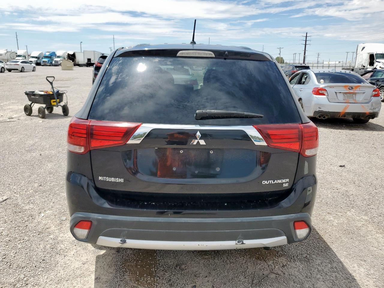 MITSUBISHI OUTLANDER SE