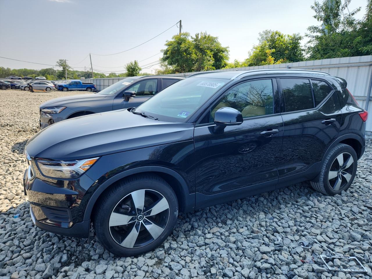 VOLVO XC40 T5 MOMENTUM