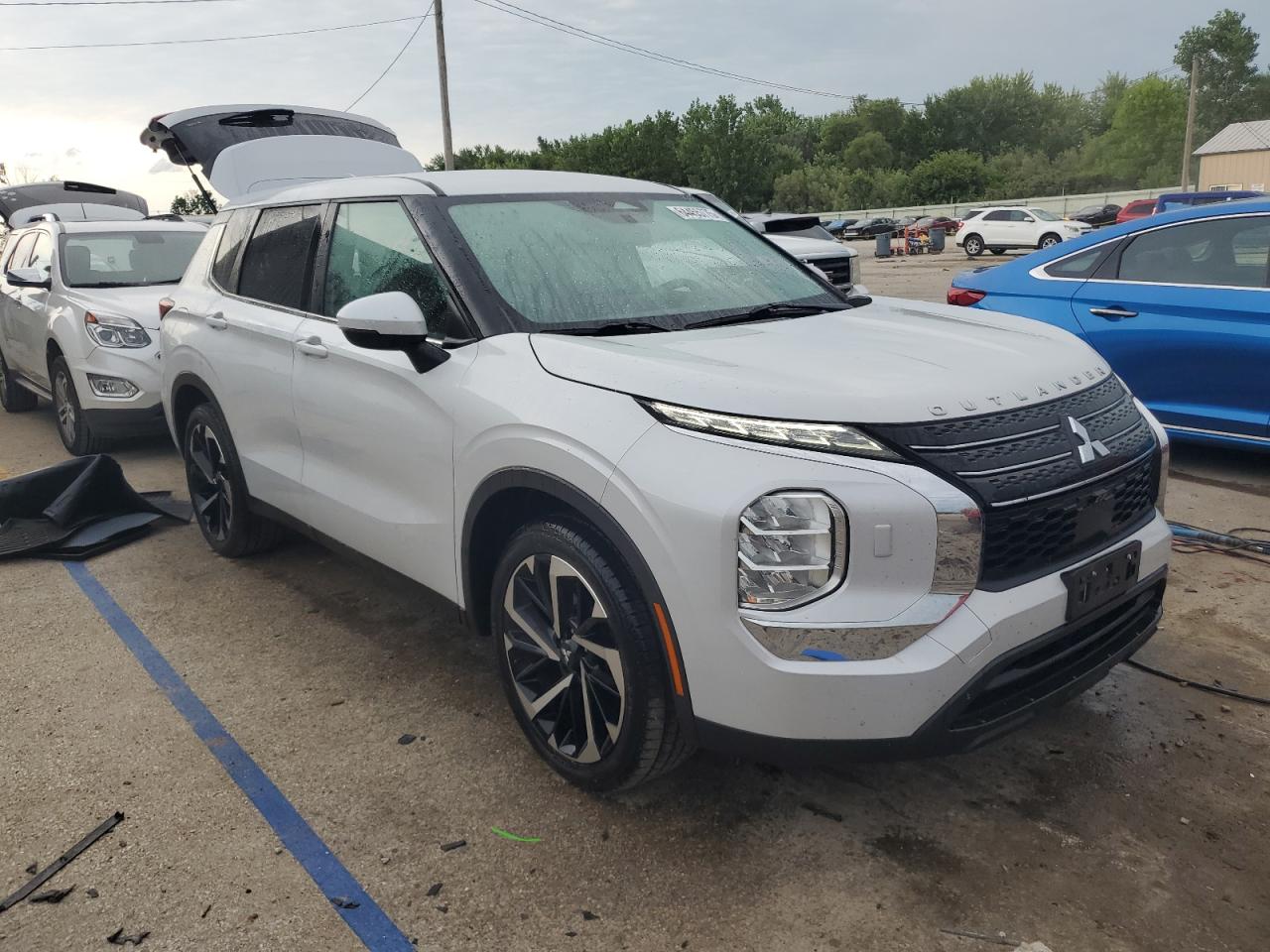 MITSUBISHI OUTLANDER ES