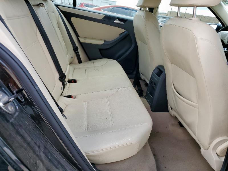 2011 VOLKSWAGEN JETTA SE - 3VWBX7AJ4BM392238