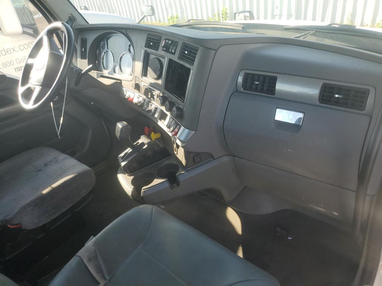 Lot #3246031183 2015 KENWORTH T680