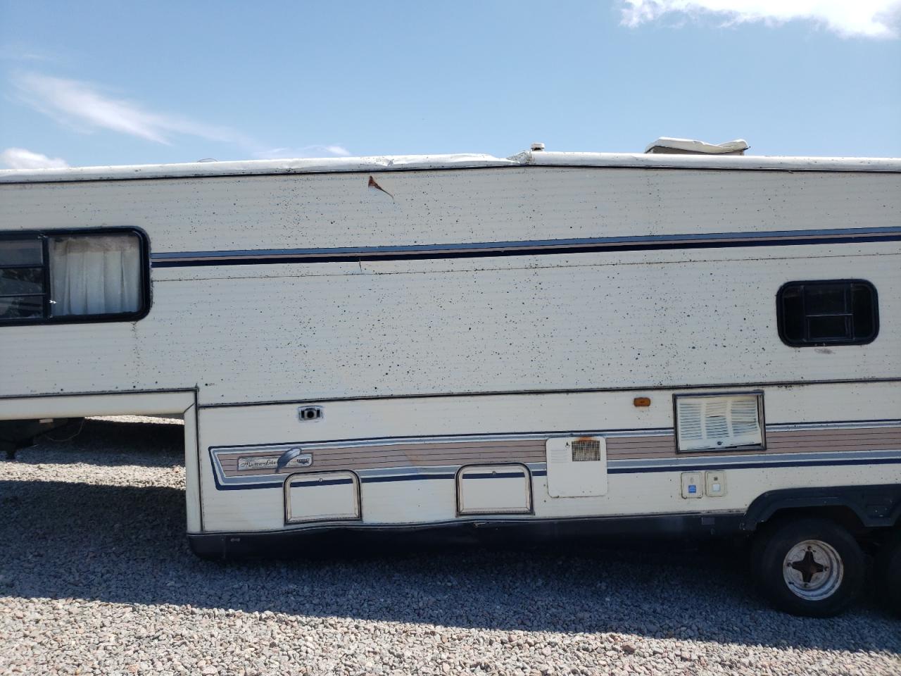 Lot #3254455139 1985 ALUM 5TH WHEEL
