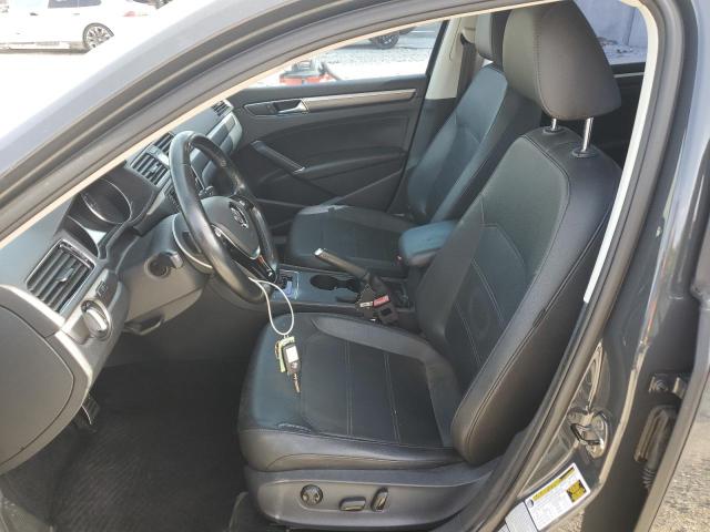 2017 VOLKSWAGEN PASSAT R-L 1VWDT7A32HC052201