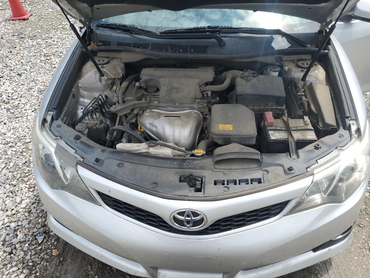 TOYOTA CAMRY BASE