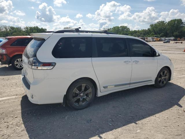 2016 TOYOTA SIENNA SE 5TDXK3DC8GS762627