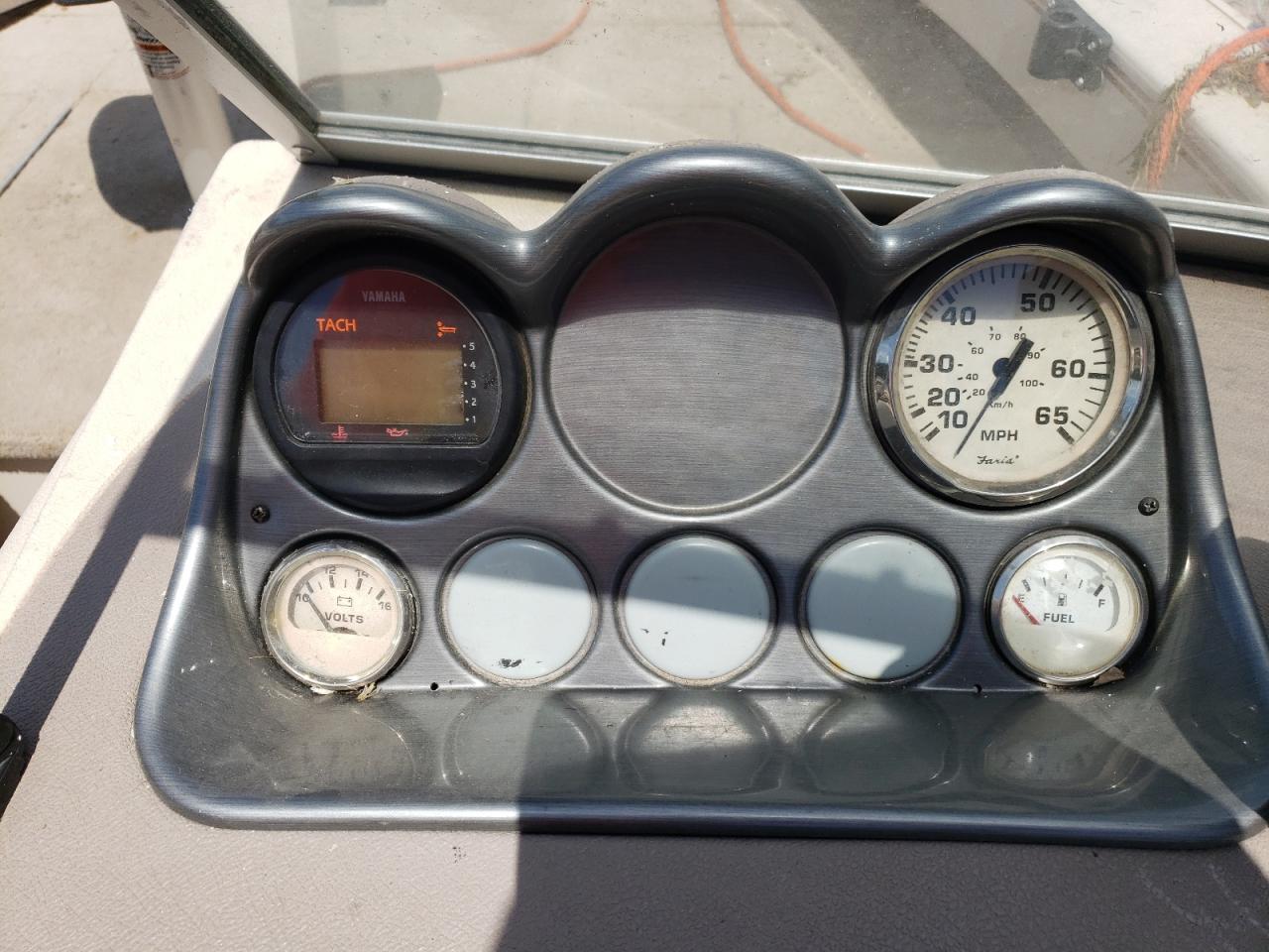 Lot #3191512016 2001 CRESTLINER BOAT