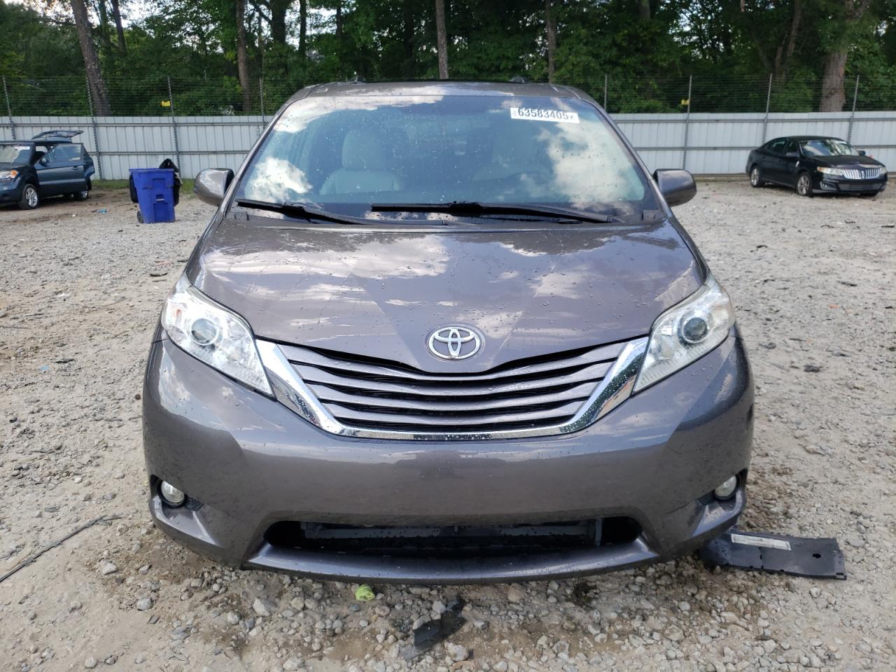 TOYOTA SIENNA XLE