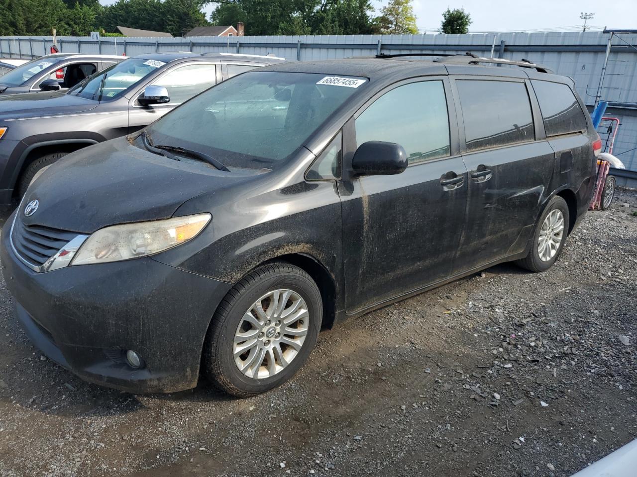 TOYOTA SIENNA XLE