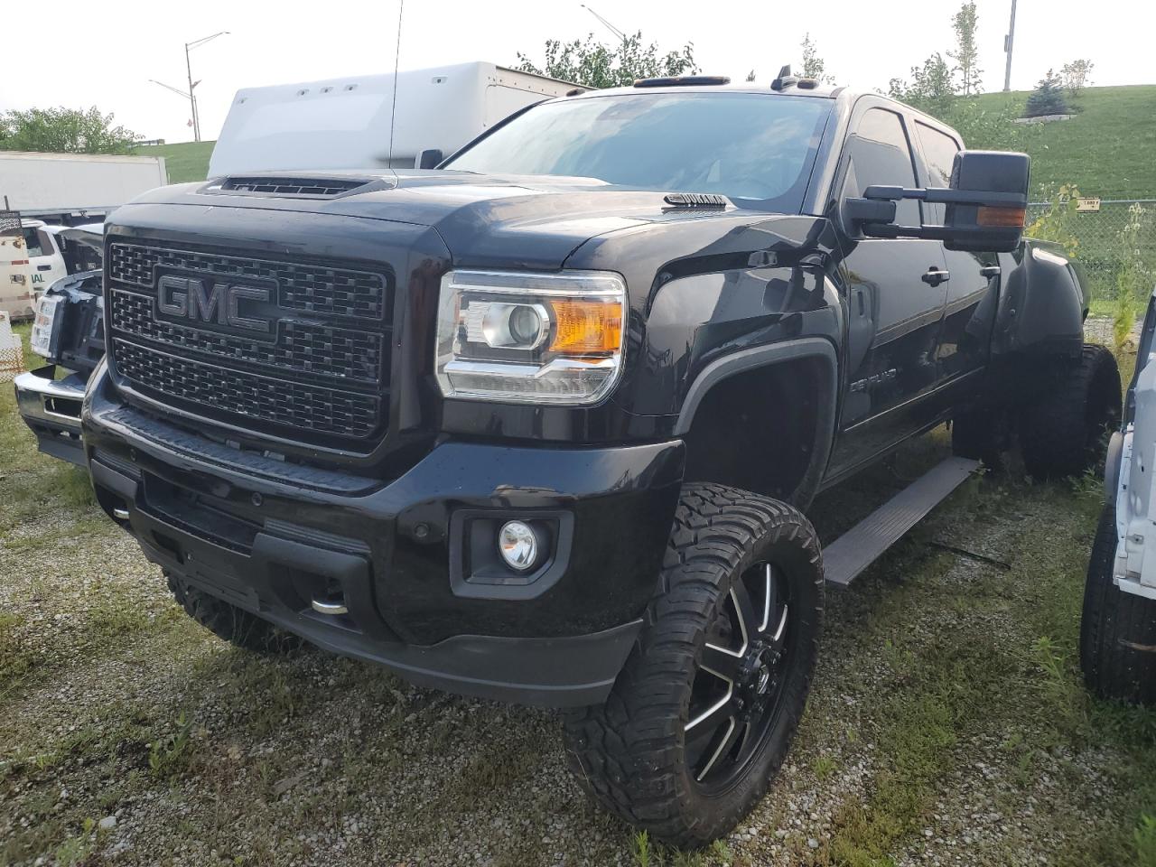 GMC SIERRA K3500 DENALI
