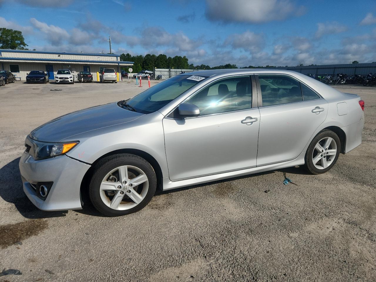 TOYOTA CAMRY BASE