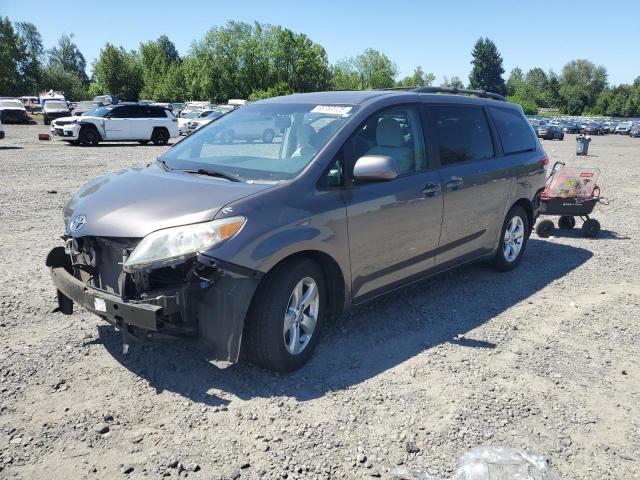 TOYOTA SIENNA LE