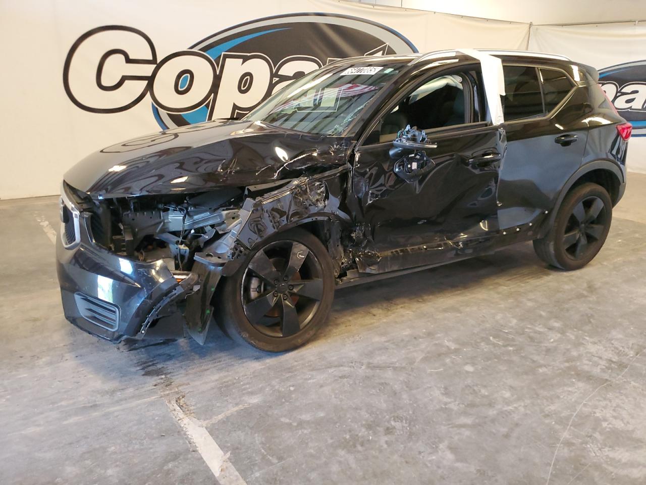 VOLVO XC40 T4 MOMENTUM