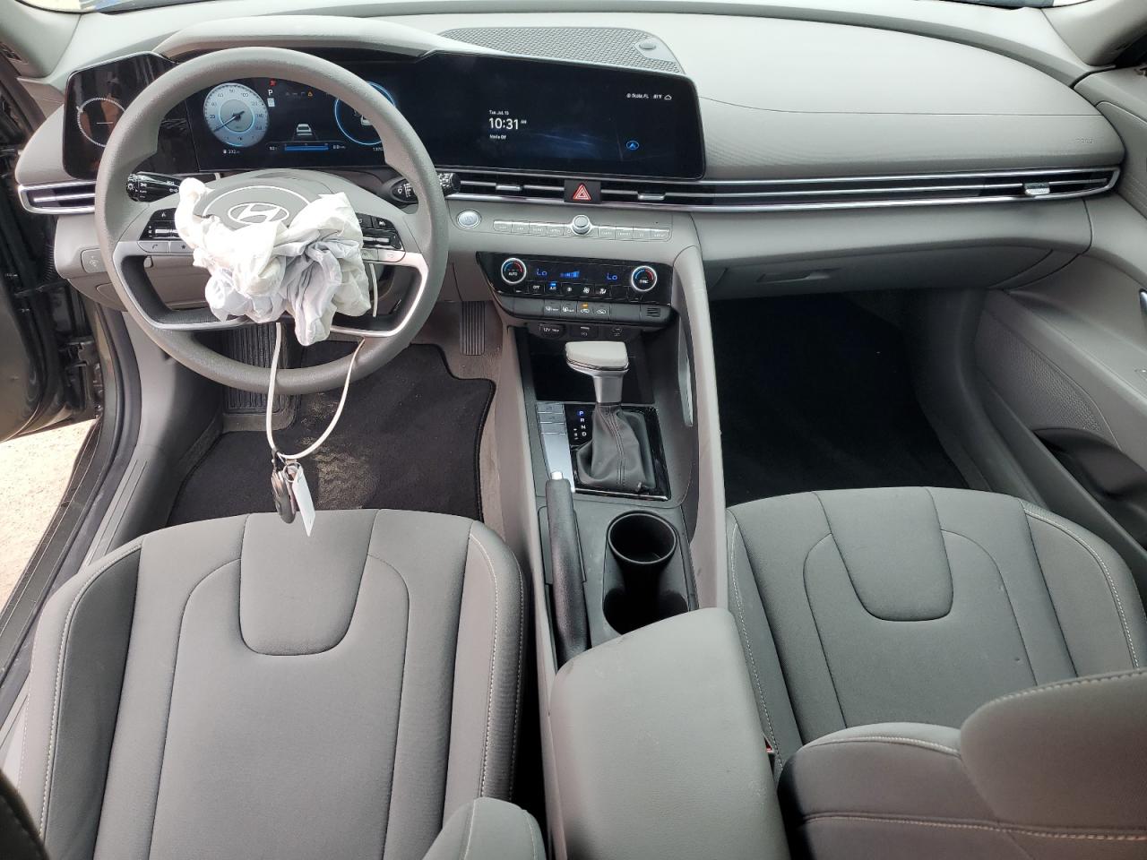 Hyundai Elantra se 2024