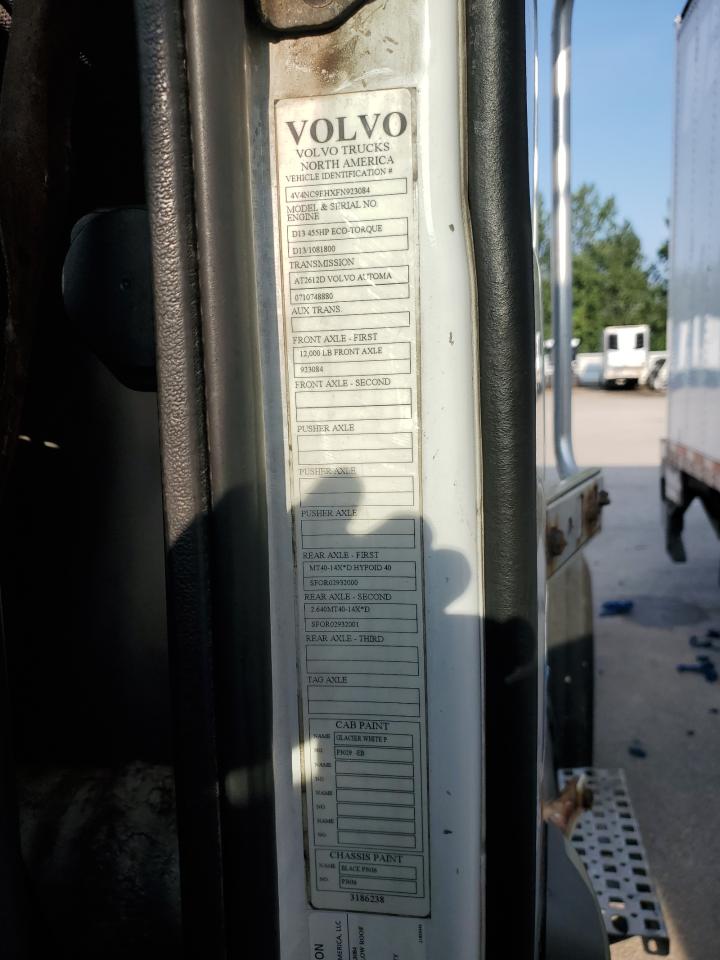 Lot #3296897894 2015 VOLVO VNL