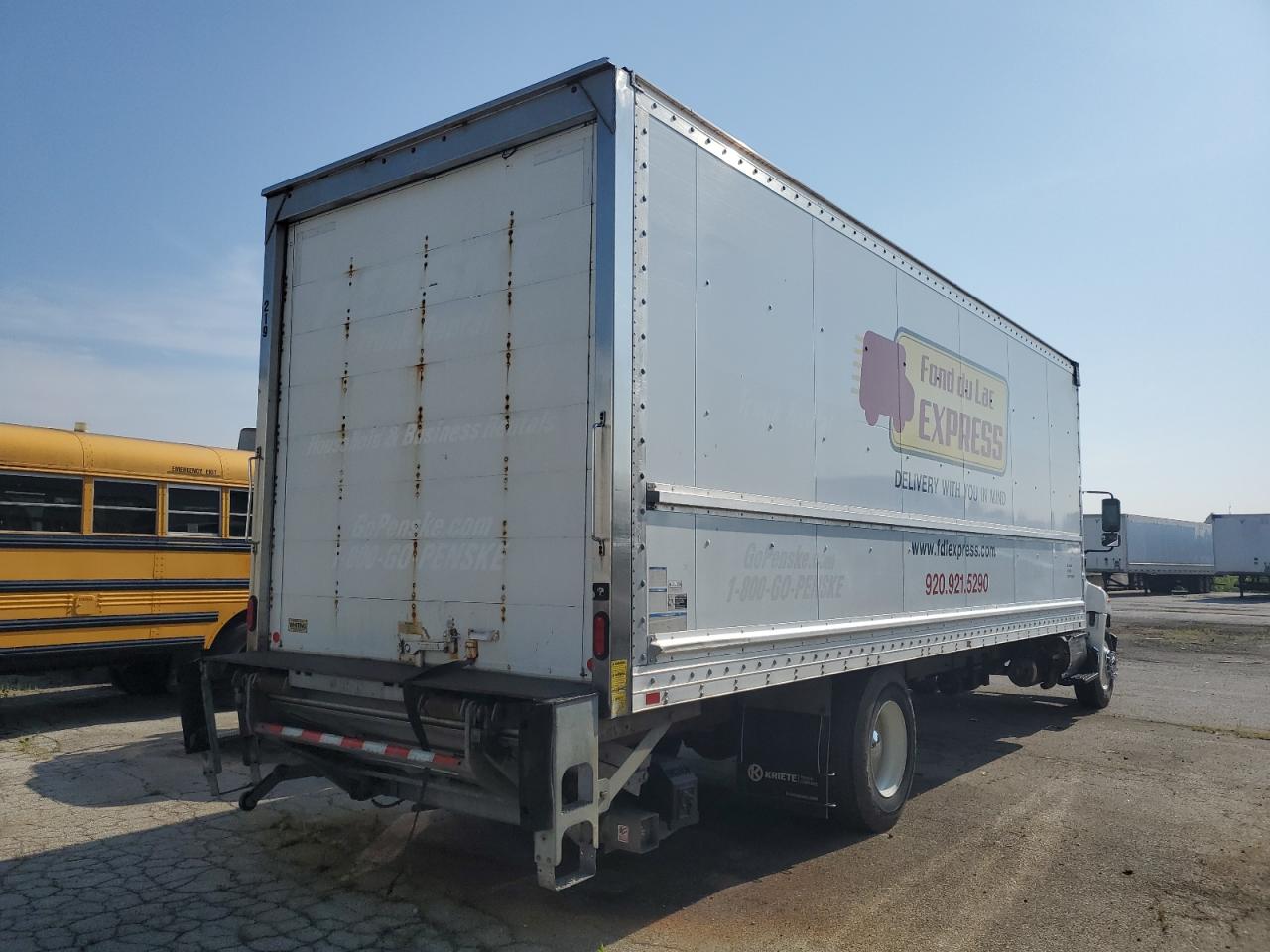 Lot #3302769348 2018 HINO 258/268