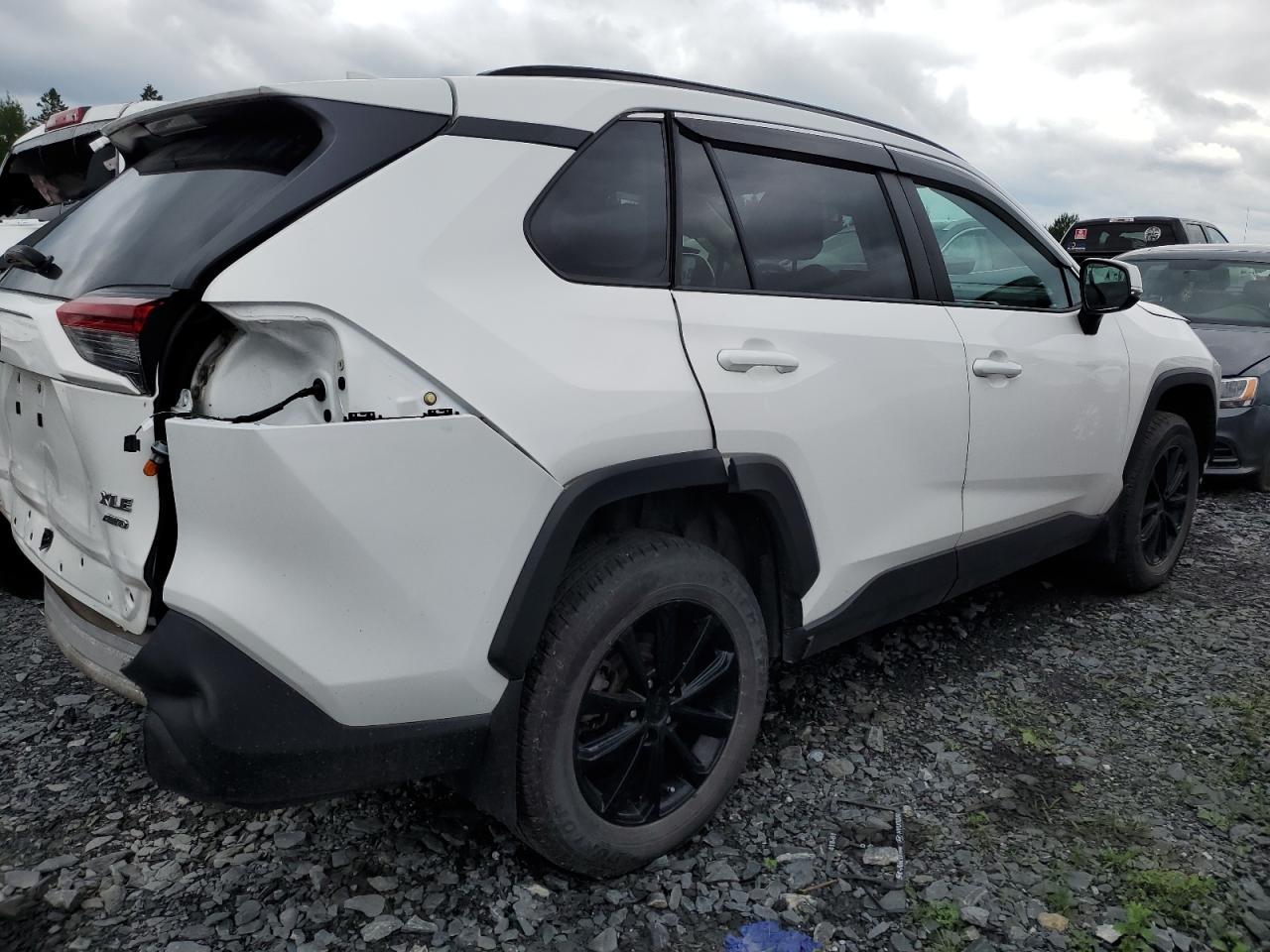 TOYOTA RAV4 XLE