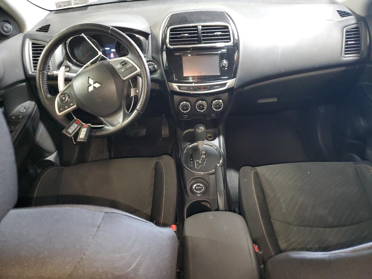 MITSUBISHI OUTLANDER SE