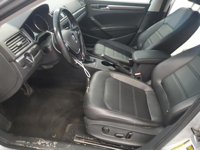 2017 VOLKSWAGEN PASSAT R-L 1VWDT7A30HC067957