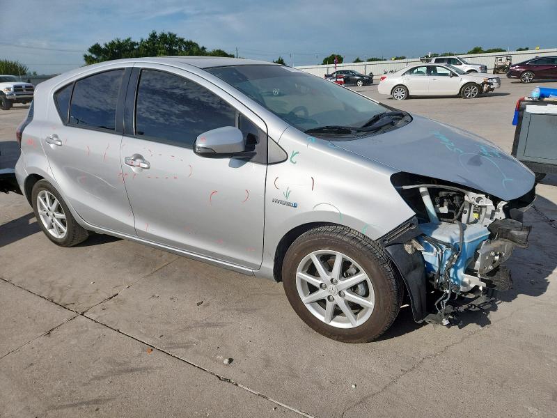 2016 TOYOTA PRIUS C JTDKDTB34G1121821