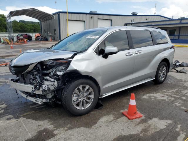 TOYOTA SIENNA LE