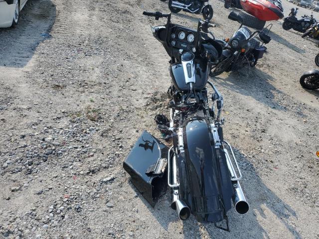 2011 HARLEY-DAVIDSON FLHX 1HD1KB417BB673189