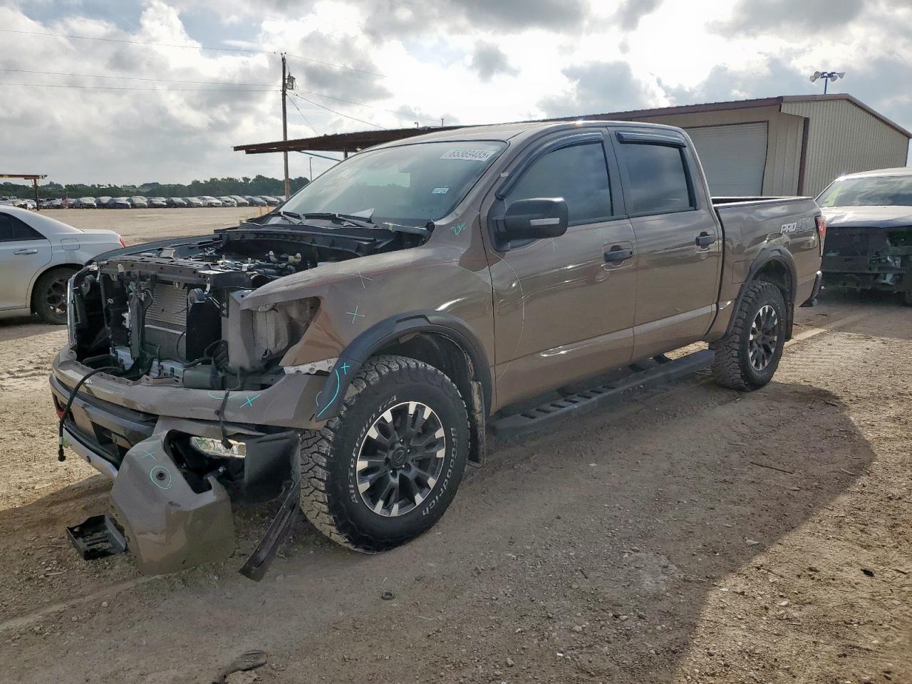 NISSAN TITAN SV