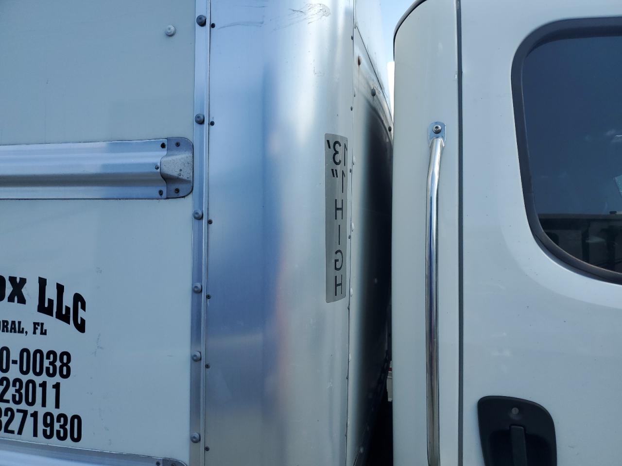 Lot #3304582451 2018 FREIGHTLINER M2 106 MED