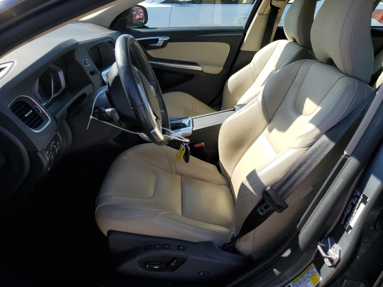 VOLVO V60 T5 DYNAMIC