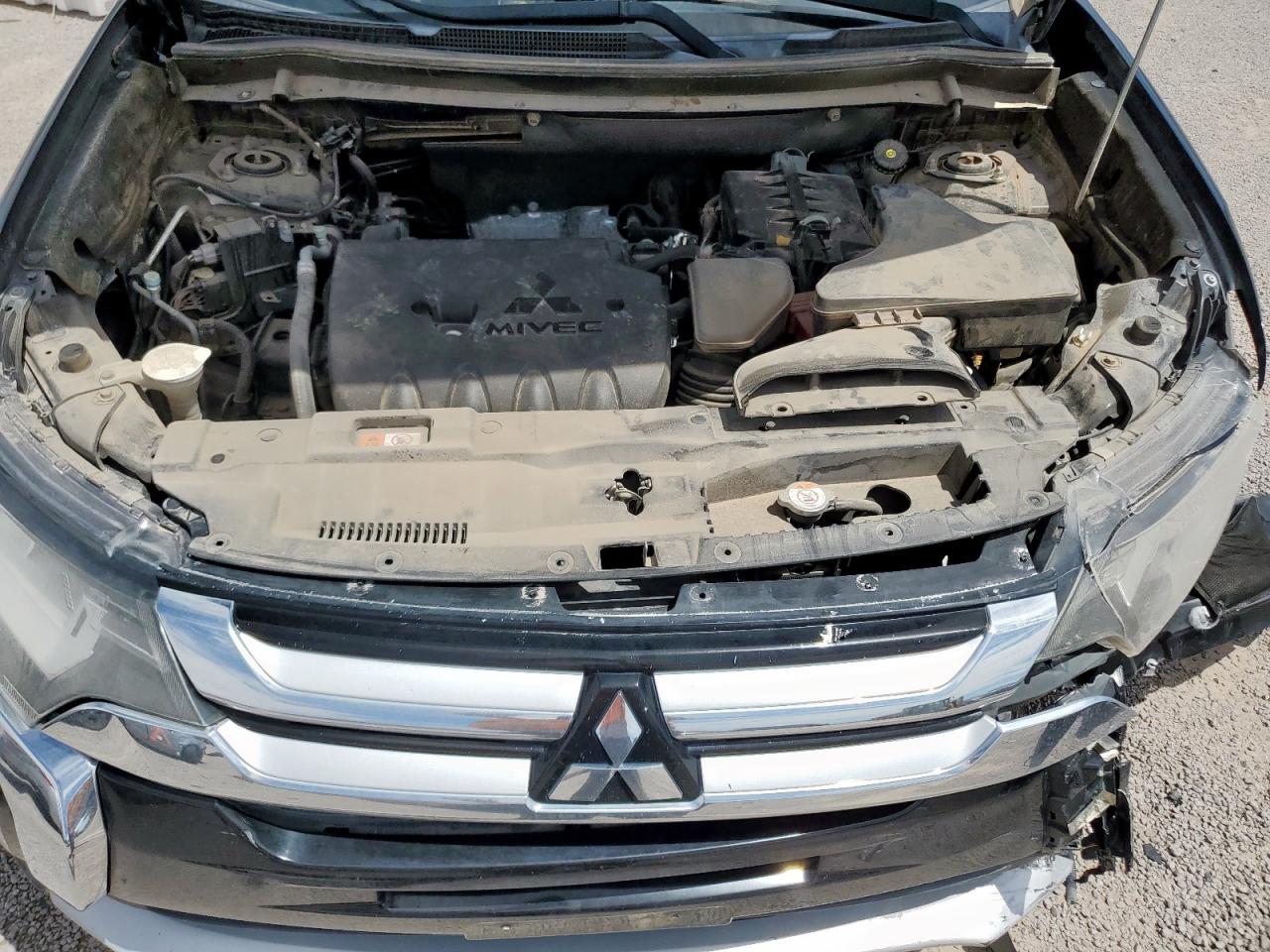 MITSUBISHI OUTLANDER SE