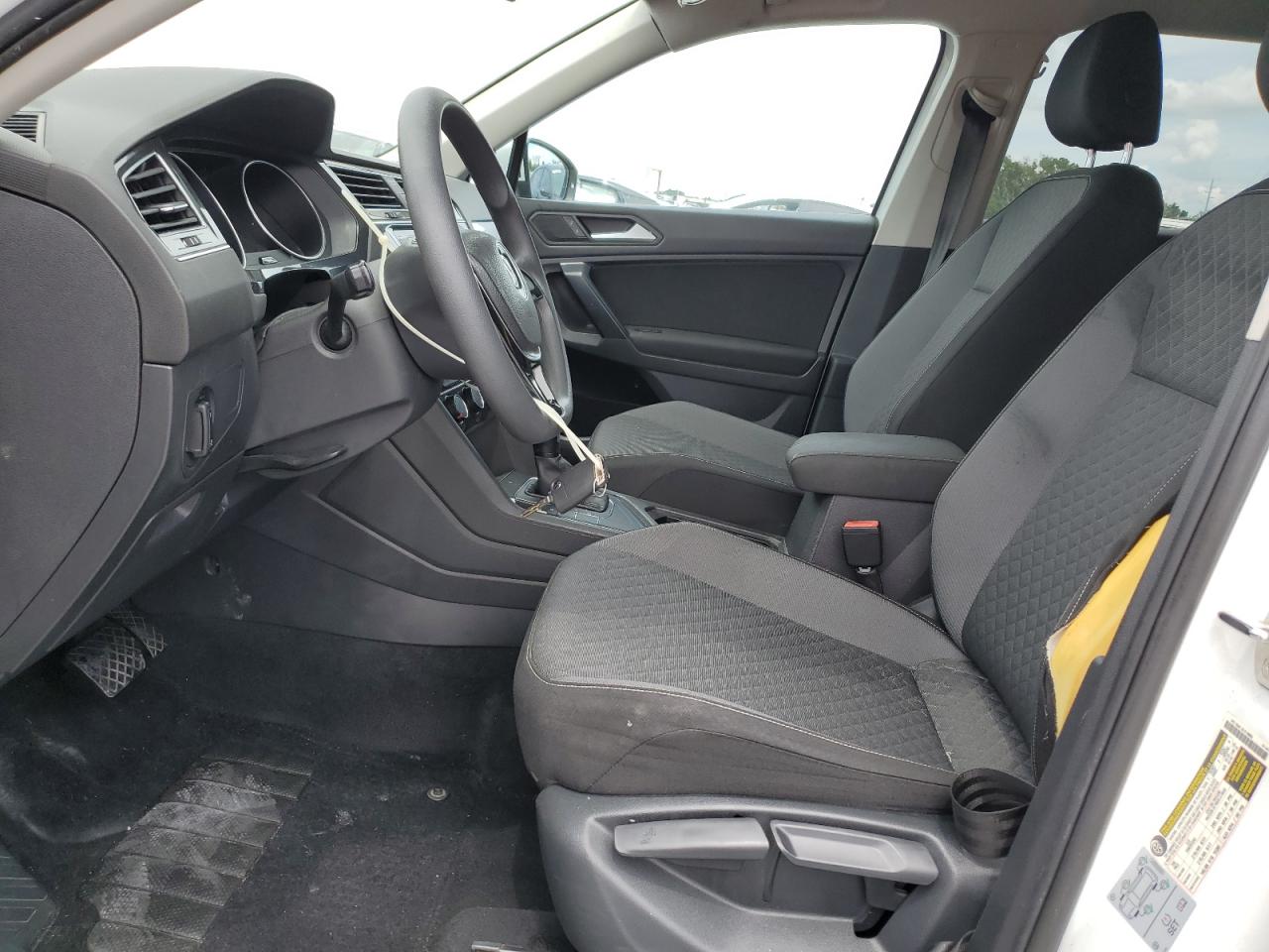 Volkswagen Tiguan s 2021